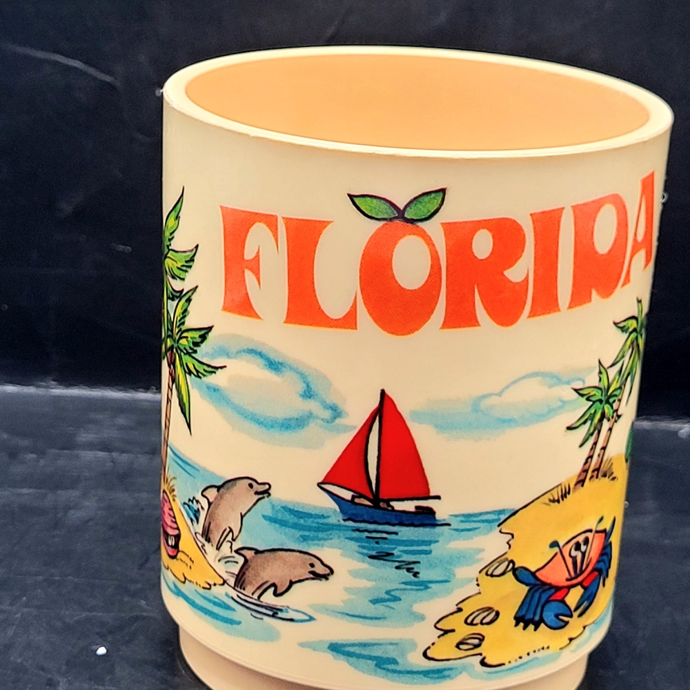 Vintage 1970s Florida Souvenir Novelty Plastic Mug Alligator Dolphins USA 🐊🌴